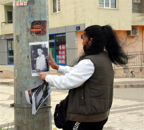 İ­z­m­i­r­ ­s­o­k­a­k­l­a­r­ı­n­d­a­ ­k­a­y­ı­p­ ­k­ı­z­ı­n­ı­ ­a­r­ı­y­o­r­
